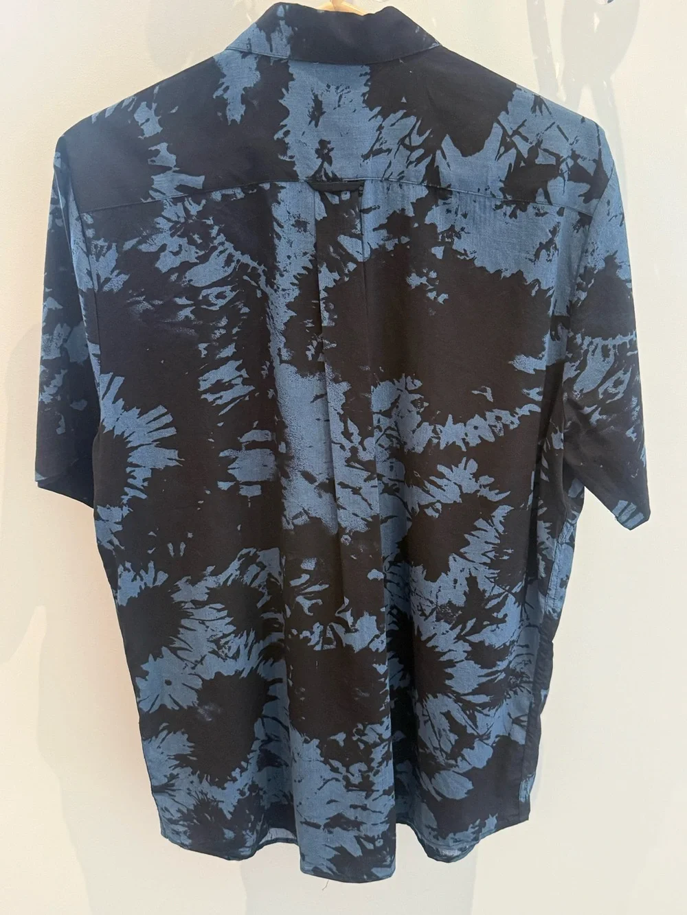 Volcom True to This - Short Sleeve Button-Up Shirt - Black & Blue Tie-Dye Sz: M